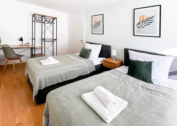 Neu - Zentrum, 3 Zi, Free Tiefgarage, Smart Tv, Wlan