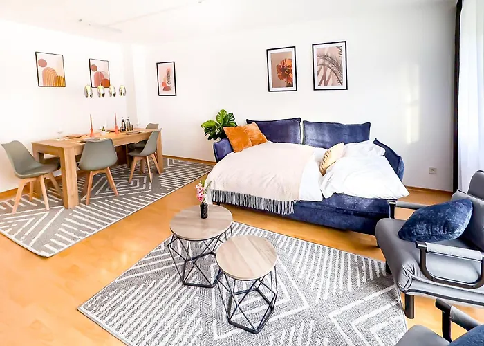 Neu - Zentrum, 3 Zi, Free Tiefgarage, Smart Tv, Wlan